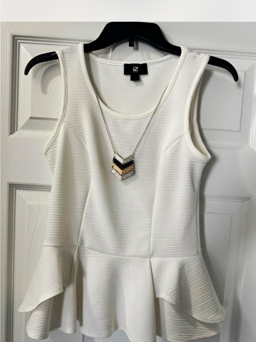 NEW W/O TAGS Iz Byer White Textured Peplum Sleeveless Top